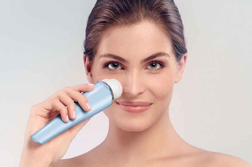 Pourquoi nettoyer sa peau avec une brosse électrique ?